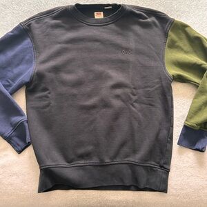 LEVI sweater